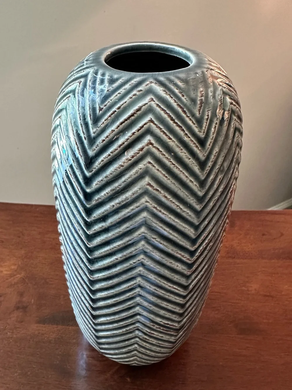 Ceramic vase or object • unique design • heavier weight